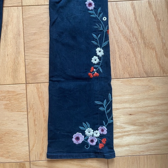 Embroidered Jeans - Picture 5 of 8